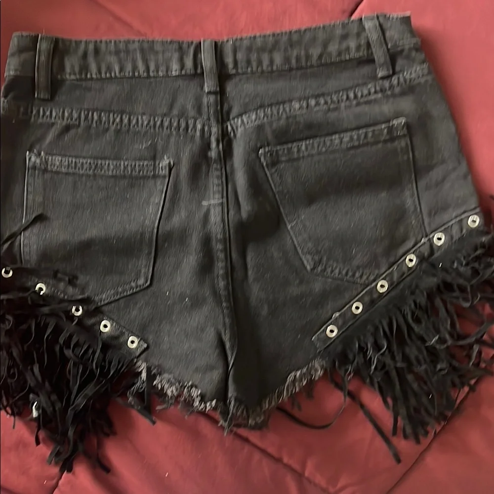 SHEIN Black High-Waisted Jean Shorts with Distressed Frayed Hem - Picture 2 of 4